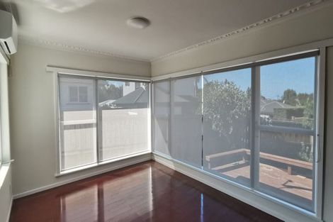 Photo of property in 2/15 Merton Avenue, Glenfield, Auckland, 0627