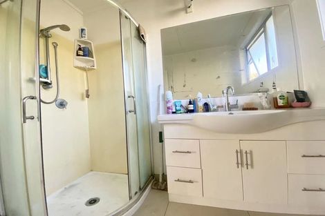 Photo of property in 11 Idyll Place, Northcross, Auckland, 0632