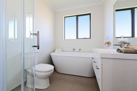 Photo of property in 18 Pelorus Avenue, Poraiti, Napier, 4112