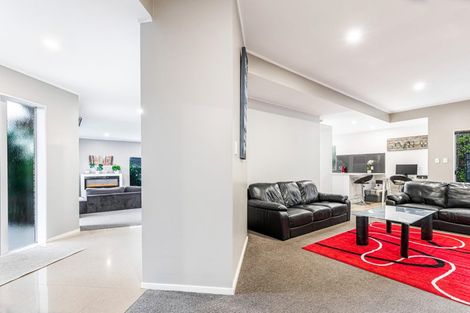 Photo of property in 6 Hanly Close, West Harbour, Auckland, 0618