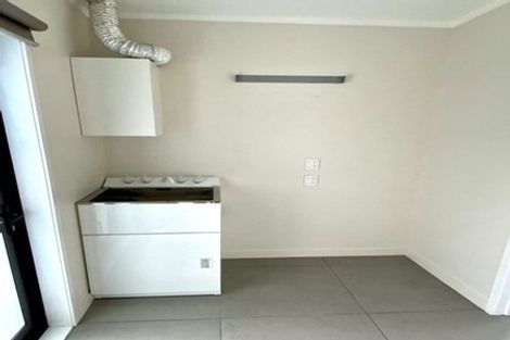 Photo of property in 11 Sumich Place, West Harbour, Auckland, 0618