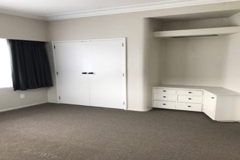 Photo of property in 11 Lynton Road, Bucklands Beach, Auckland, 2012