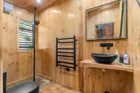 Photo of property in 106 Komiti Road, Tinopai, Matakohe, 0593