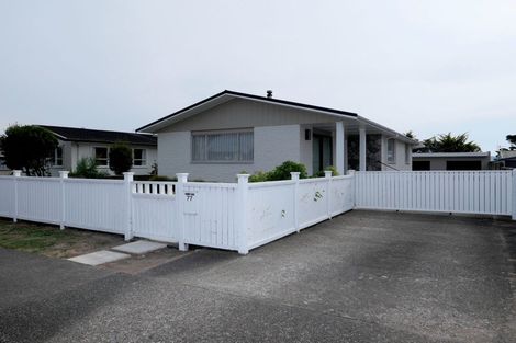 Photo of property in 77 Gray Avenue, Paraparaumu Beach, Paraparaumu, 5032