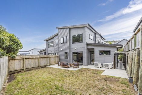 Photo of property in 19 Brindle Way, Newlands, Wellington, 6037