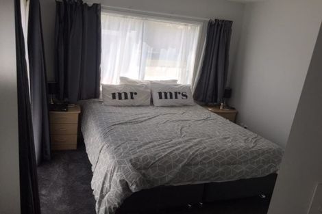 Photo of property in 76 Te Atatu Road, Te Atatu South, Auckland, 0610