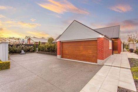 Photo of property in 16 Westburn Terrace, Burnside, Christchurch, 8041