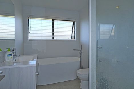 Photo of property in 39 Huka Heights Drive, Rangatira Park, Taupo, 3330