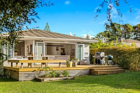 Photo of property in 4 Divich Avenue, Te Atatu South, Auckland, 0610