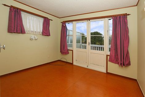 Photo of property in 6 Meadow Crescent, Te Atatu South, Auckland, 0602