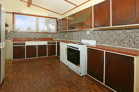 Photo of property in 6 Meadow Crescent, Te Atatu South, Auckland, 0602