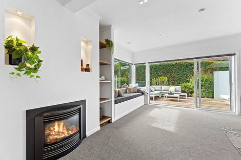 Photo of property in 16 Prestige Place, Castor Bay, Auckland, 0620
