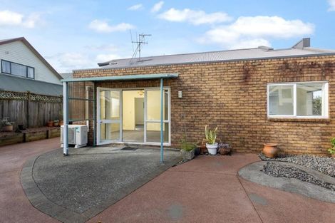 Photo of property in 12/16 Vinograd Drive, Te Atatu Peninsula, Auckland, 0610