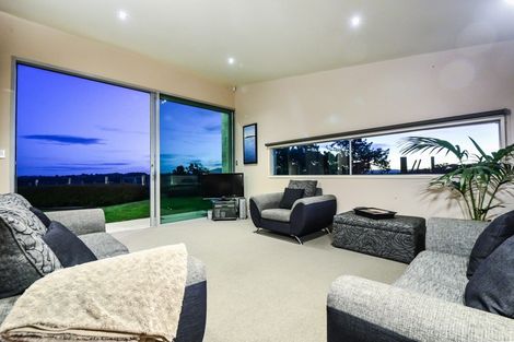 Photo of property in 28 Highgrove Drive, Grandview Heights, Hamilton, 3200