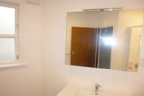 Photo of property in 2b Garden Road, Northland, Wellington, 6012