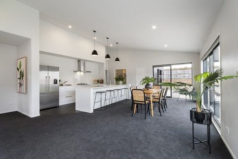 Photo of property in 11 Coutts Way, Fitzherbert, Palmerston North, 4410