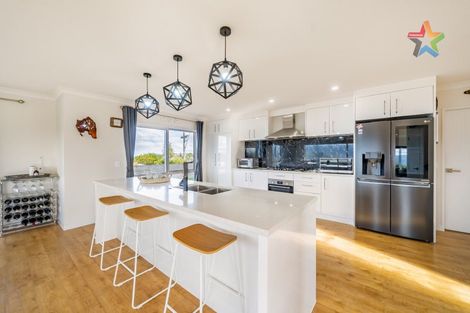 Photo of property in 2 Poto Road, Normandale, Lower Hutt, 5010