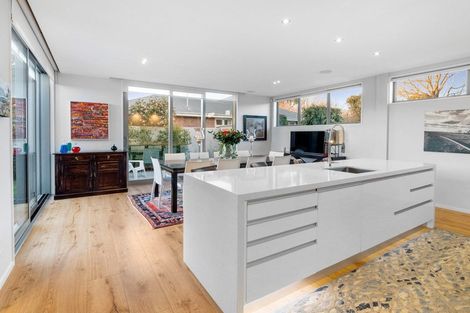 Photo of property in 10 Garreg Road, Fendalton, Christchurch, 8052