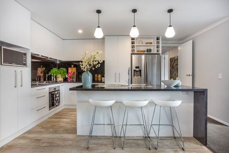 Photo of property in 7 Waitaria Terrace, Aotea, Porirua, 5024