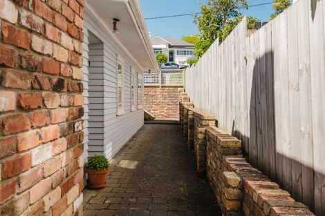 Photo of property in 26 Palmerston Road, Birkenhead, Auckland, 0626