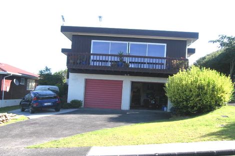 Photo of property in 32 Agincourt Street, Glenfield, Auckland, 0629