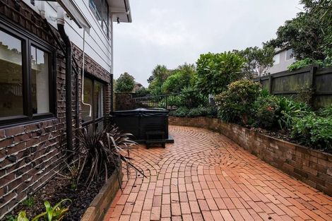 Photo of property in 33 James Evans Drive, Northcote, Auckland, 0627