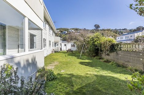 Photo of property in 3/139 Queens Drive, Lyall Bay, Wellington, 6022