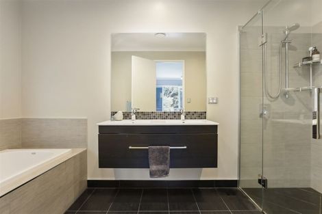 Photo of property in 21 Kahika Grove, Huapai, Kumeu, 0810