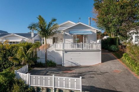 Photo of property in 54 Wairoa Road, Narrow Neck, Auckland, 0624