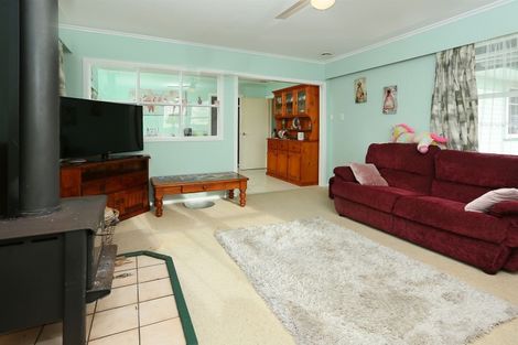 Photo of property in 137 Flanshaw Road, Te Atatu South, Auckland, 0610