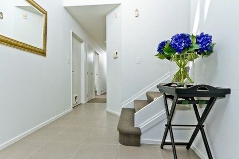 Photo of property in 15 Bush Lane, Northcote Point, Auckland, 0627