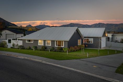 Photo of property in 1 Ivy Lane, Albert Town, Wanaka, 9305