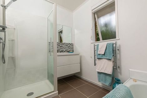 Photo of property in 2/6 Palawan Place, Torbay, Auckland, 0630