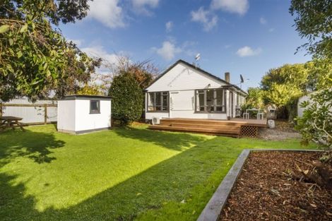 Photo of property in 4 Crewe Crescent, Hokowhitu, Palmerston North, 4410