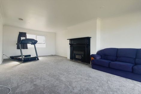 Photo of property in 18 Flagstaff Place, Massey, Auckland, 0614