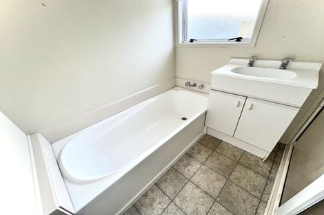 Photo of property in 100 West Harbour Drive, West Harbour, Auckland, 0618