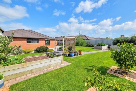 Photo of property in 8 Drumkeen Place, Rosehill, Papakura, 2113