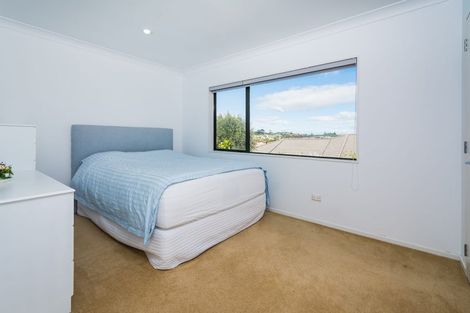 Photo of property in 26 Rising Parade, Fairview Heights, Auckland, 0632