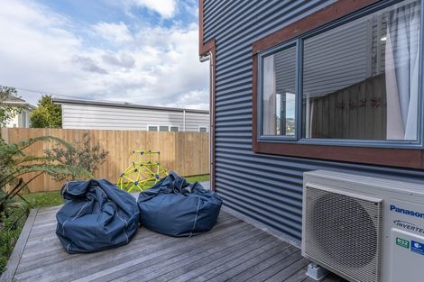 Photo of property in 3a Kiwi Crescent, Tawa, Wellington, 5028