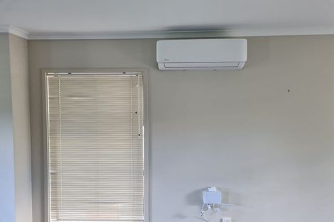 Photo of property in 38 Verdale Circle, Glen Eden, Auckland, 0602