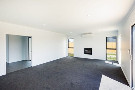Photo of property in 54 Sardinia Grove, Fitzherbert, Palmerston North, 4410