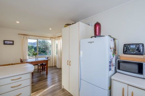Photo of property in 5 Barrett Drive, Waikanae Beach, Waikanae, 5036