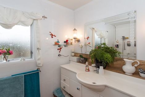 Photo of property in 34 Sunnypark Avenue, Rosehill, Papakura, 2113