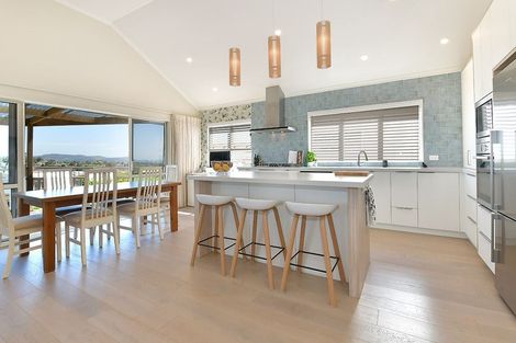 Photo of property in 100 Whangaparaoa Road, Red Beach, 0932