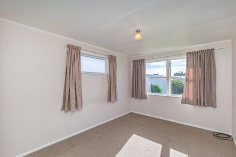 Photo of property in 39 Karaka Crescent, Levin, 5510