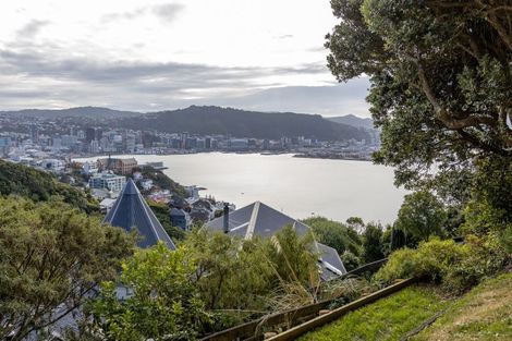 Photo of property in 56 Palliser Road, Roseneath, Wellington, 6011