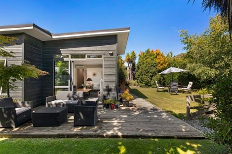 Photo of property in 8a Amber Close, Arthurs Point, Queenstown, 9371