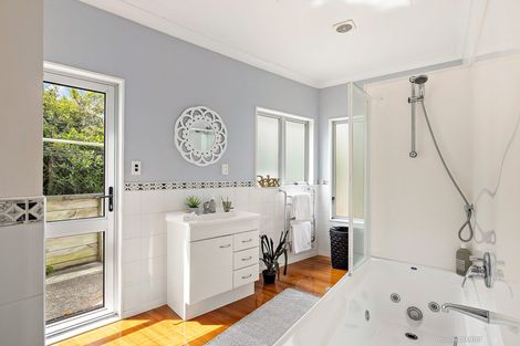 Photo of property in 21 Napier Street, Karaka Bays, Wellington, 6022