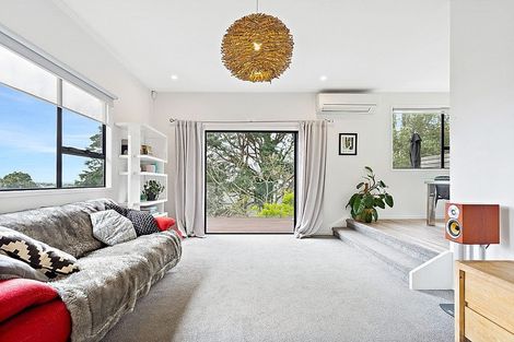 Photo of property in 30 Pokapu Street, Titirangi, Auckland, 0600