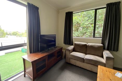 Photo of property in 8c Schnapper Rock Road, Schnapper Rock, Auckland, 0632